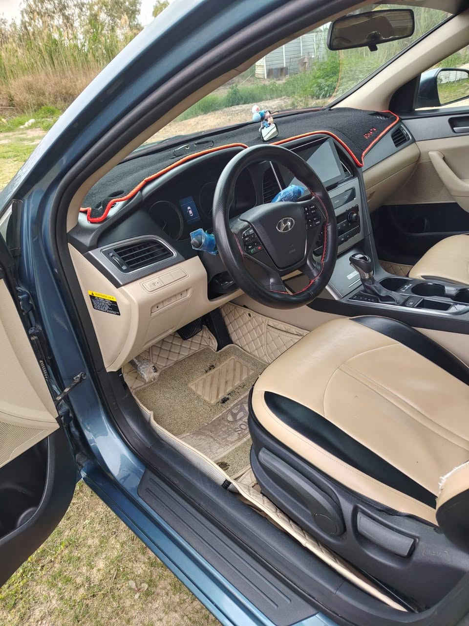 ‏السلام عليكم.. سوناتا 2015 امريكي حادثها جاملغ الخلفي رقم بغداد الدولي بأسمي السياره نظيفه خير من الله ولسونار مرفوق ويا الصور منظومه لايت زنون شاشا كبيره ارضيه جلد دوشمه جديدا... مكينه وكير خير من الله تبريد ثلج.. ماشيا 142 الف..العنوان. .. بغداد السريع الدولي جسر السابع جسر الدايره حصوه.. سياره خير من الله صدر كله جديد السعر 123$ وبيها مجال 
‏***********
