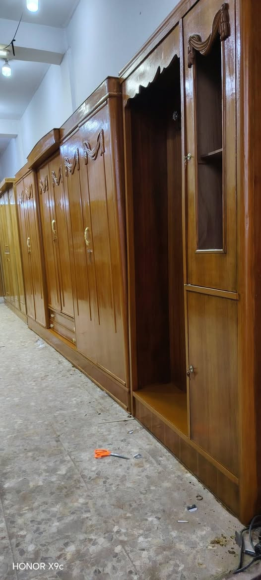 السلام عليكم غرفه كامله ام 6️⃣ بيبان شغل درجه اولى تسكام غرفه كامله وجاهزه اي نقص ما بيها السعر 700 شامل شد لتوصيل مجاني داخل النجف والشراي يتصل مكاني نجف ناحيه الرضويه قرب الجسر مال الرضويه *********** غرفه نظافتها 90% بطنها صاج
