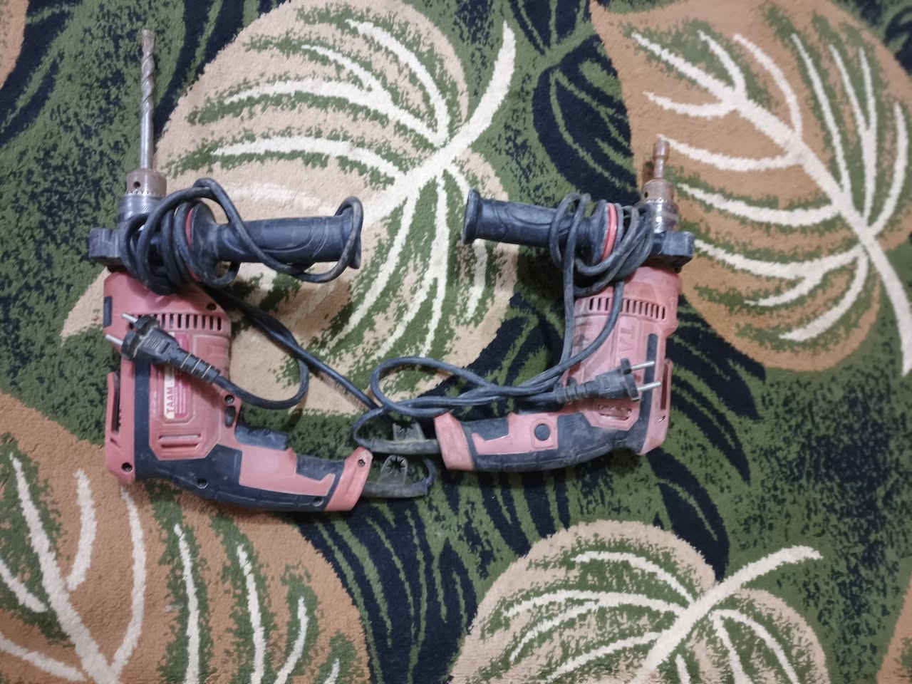 سكلة للبيع تحتوي على مجموعة متنوعة من آليات العمل (حادلة. كسارة حجم كبير عدد2. كسارة حجم صغير عدد2. دريل همر. كوسرة كبير . كوسرة صغير. كاوية بوري. كمبريسر 50لتر.حاشوشة ثيل. قفص بناء عدد 10 .  دراب خشب عدد5. دريل صغير عدد2. خباط مادة. عربانة حديد تسكام عدد3.) للاستفسار الاتصال على الرقم   ***********
