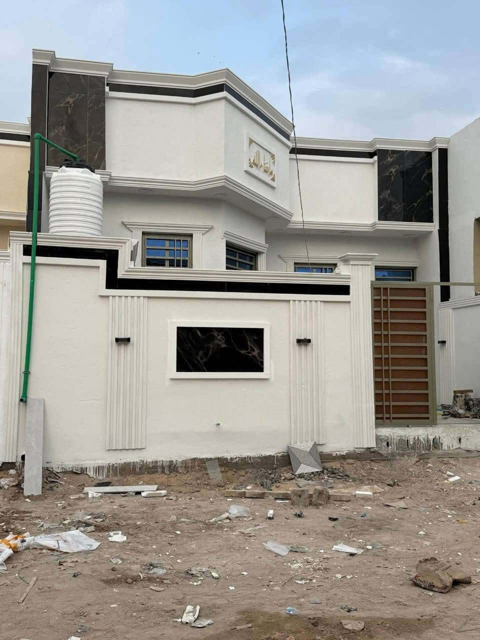 ألسلام عليكم ورحمه ألله وبركاته
اللاستفسار ***********

توفر دار سكن للبيع
المساحه 160م
بناء حديث وشقل درجه أولى
فارغ جاهز للسكن 
مجمع متكامل منطقه هدوء ومرتبه
على شارع 12 متر
جميع الخدمات متوفره
ماء 🚰 + كهرباء + مجاري
مدارس كلشي قريب عليك

محتويات البيت ⬇️
كراج
دوانيه
صاله
غرف نوم 2
مطبخ
صحيات خارجي + داخلي

نوع العقار : طابو ملك صرف زراعي عراقي سند 25
العنوان البصره أبي الخصيب
طريق سيد حامد قرب مدينة 🌇 لاندلس 

السعر 85 مليون وبي مجال
اللاستفسار *********** صادق
