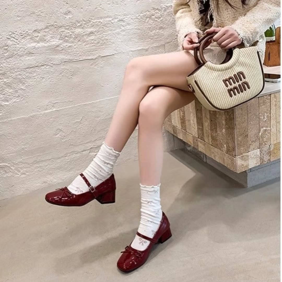 ✧･ﾟ: ✦ Mary Jane Shoes ✦ :･ﾟ✧

حذاء ماري جين باللون الماروني مع ورود ✦
تصميم أنيق بتفاصيل ناعمة يلفت الأنظار 🌸

📏 القياسات: 37 • 38 • 39 • 40

💰 السعر: 25,000 د.ع

📦 توصيل بغداد: 4,000 🚚
📦 باقي المحافظات: 6,000 🚚

📲 للحجز عبر واتساب: ***********
أو راسلونا على الخاص ✨

