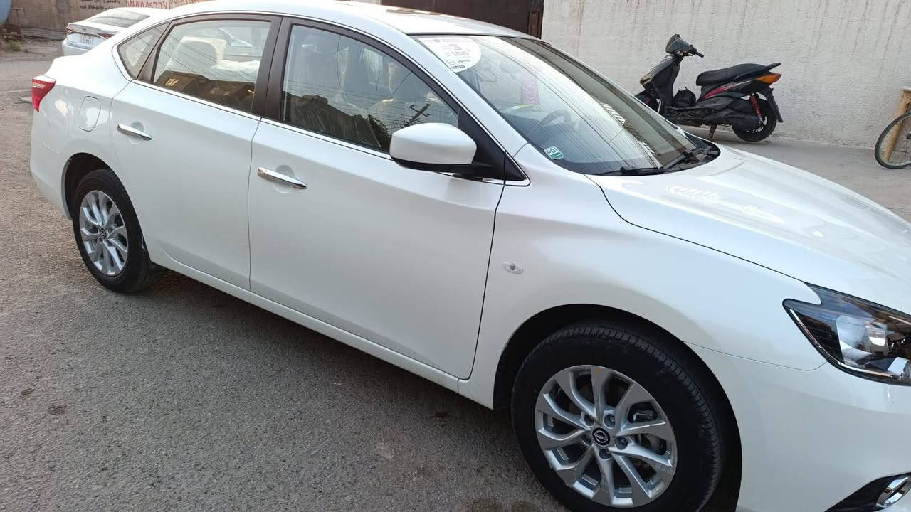 السلام عليكم سياره نيسان سنترا خليجي مكفوله كفاله عامه موديل 25 مواصفات فتحه وتحكمات ماشيه 4000 العنوان حي الإعلام السعر 132 للاستفسار *********** بغداد, العراق
