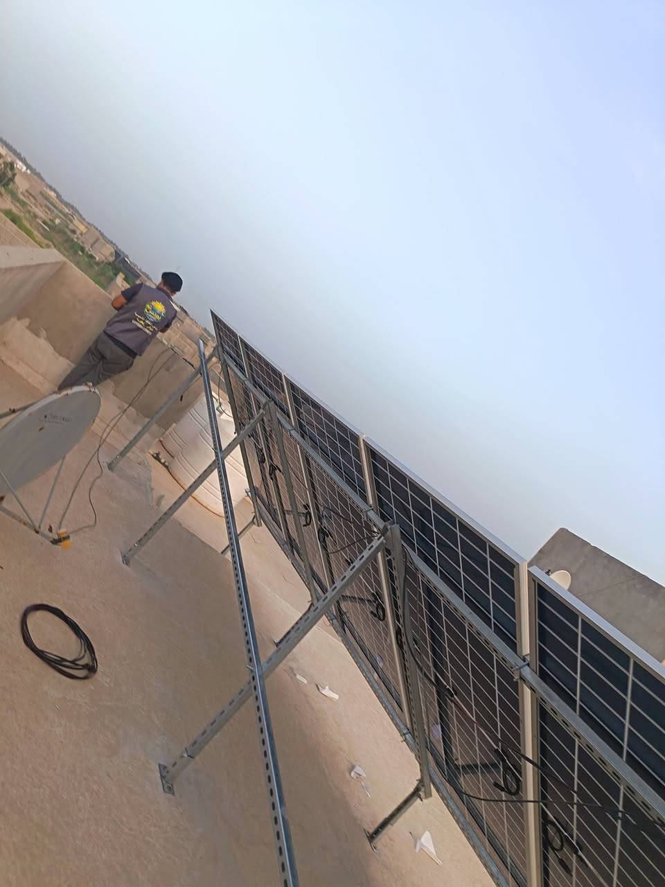 ☀️ يونس للطاقة الشمسية.. استثمر في شمسك، وودّع فواتيرك! ☀️
​من قلب قضاء الخالص - حي الزهراء، ومن عبق الجودة التي تميزت بها كوادرنا في محافظة ديالى.. نعلن عن اكتمال تحفة هندسية جديدة: محطة طاقة شمسية منزلية متكاملة تمنحك الحرية التامة بعيداً عن انقطاع التيار الكهربائي.
​⚡ عصب المنظومة: تخزين جبار وأداء ذكي
​لا نقبل بأنصاف الحلول، لذا اخترنا لك "قلباً نابضاً" بالقوة. مع بطارية 10 كيلو واط من الخزن الحقيقي، نعدك بـ:
​ثبات مطلق: تجهيز مستقر (10 أمبير نهاراً و10 أمبير ليلاً) دون أي انقطاع.
​مرونة قصوى: نظام ذكي يتعامل مع الأحمال الثقيلة بكل سلاسة واحترافية.
​رؤية مستقبلية: نظام مرن يسمح لك بزيادة القدرة في أي وقت تريده.
​🛡️ التزامنا بالضمان.. هو سر تميزنا
​نحن نعتمد براندات عالمية لنقدم لك كفالة حقيقية تضمن استثمارك لسنوات طويلة:
​🔹 البطارية (SAKO 10kwh): ضمان حقيقي لمدة 5 سنوات.
🔹 الإنفيرتر (SMK 6.2K): ضمان استبدال وصيانة لمدة سنتين.
🔹 الألواح (600 واط - دبل كلاس): ضمان كفاءة الأداء لمدة تصل إلى 13 سنة.
🔹 الهيكل: اعتمدنا هيكل ميكانو العالمي لنصب الألواح لضمان أقصى درجات الثبات.
​📍 زورونا في مركز الخدمة
​نحن قريبون منك دائماً للاستشارة والدعم الفني:
ديالى - بعقوبة - التحرير - مقابل قيادة شرطة ديالى.
​📞 تواصل معنا الآن
​للحجز أو الاستفسار، فريقنا بانتظارك عبر الاتصال أو الواتساب:
***********
​#يونس_للطاقة_الشمسية | القوة، الجودة، والضمان الحقيقي.
