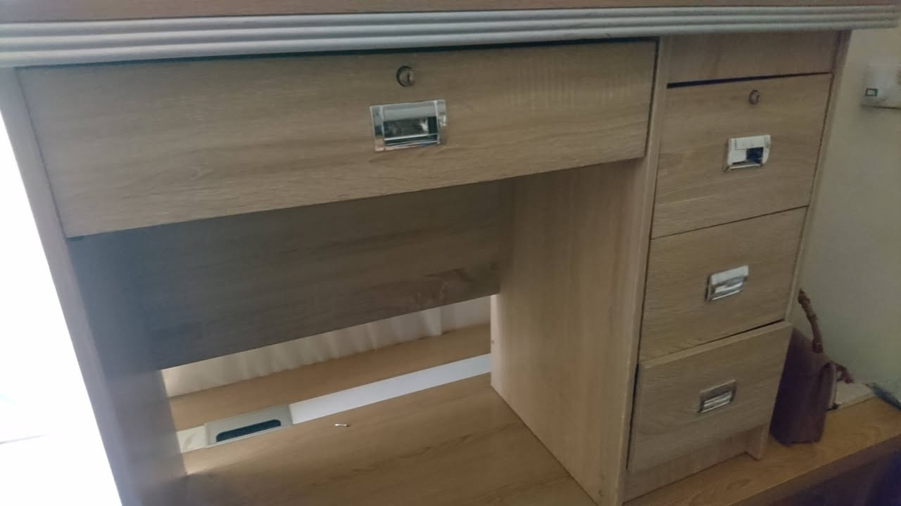 السلام عليكم
ميز مكتبي عدد 2 واحد قياس 120
الثاني 100
غسالة 10 كيلو
طباح 4 عين وفرن
ارجوحة عش العصفور
المكان بغداد
للتواصل خاص او عالرقم
***********
