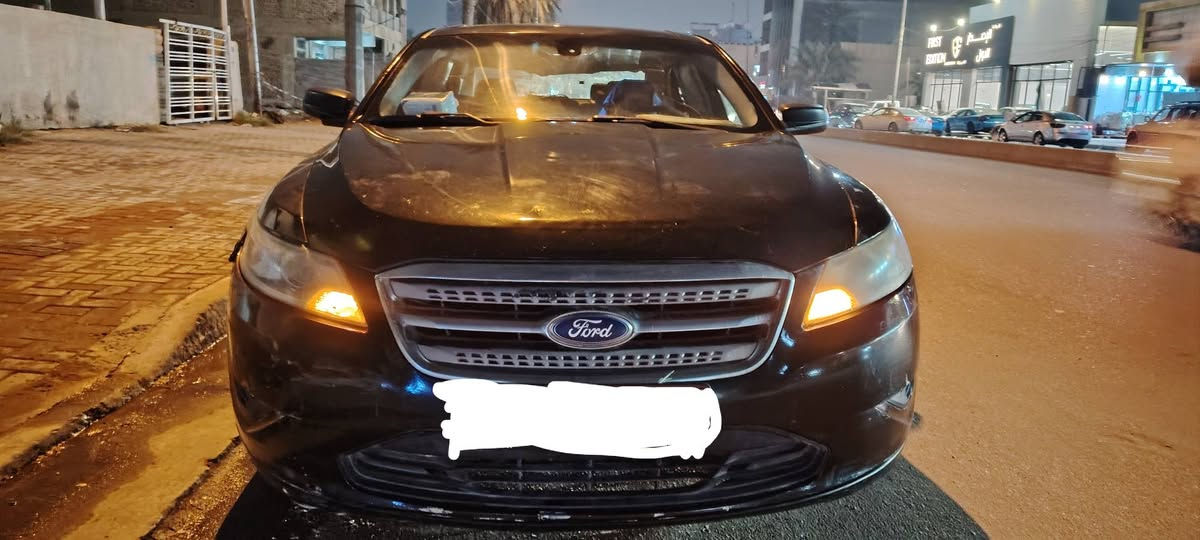 سلام عليكم فورد تورس ادوات 2012 ب35ورقة *********** 
السيارة عليها برمجة بلادية اول دوسة طلقات 
وشلعة قوية ويل بوليسي 
متوم طبق الاصل دك حاسبة رقم شمالي 
كصتها قمارة كير يخبل محرك موضح بفيديو 
بس بي صوت راجز اول ما تشغل بسبب الدهن 
ماناقصها شي كهربائيات كاملة كلشي شغال 
مكاني بغداد الدورة
