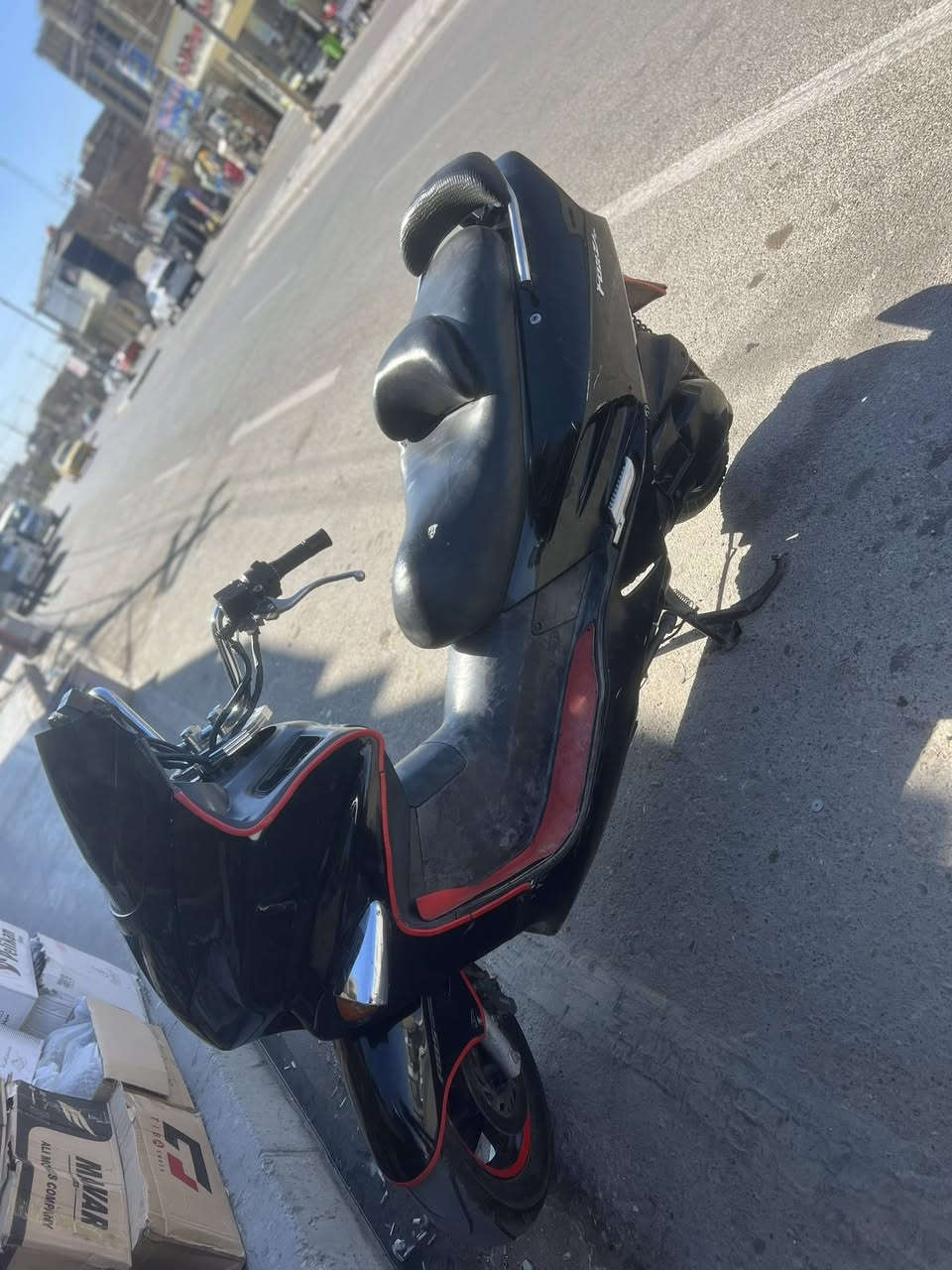 سلام وعليكم فورزه للبيع 06 كلشي بيه شغال كيلو متر رون كلوب جنطه لايت مكينه ستوني جفتته حماوه نص ثابته دراجه كلشي ما عوزه بس كفراته شويه تعبانه للستفسار ع رقم ***********  سعر 600 الف وبيه مجال للطيبين مكان دراجه كوت طشاش
