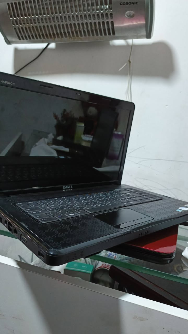 بسمه تعالى
لابتوب Dell

المعالج pantiom بانتيون

رامات 4GB

هارد 320GB hdd

ويندوز 7

شاشة 15انج

بطارية بحالة جيدة

يفيد التصفح والإنترنت والدراسة 

سعره 70الف 

تواصل ***********واتساب
