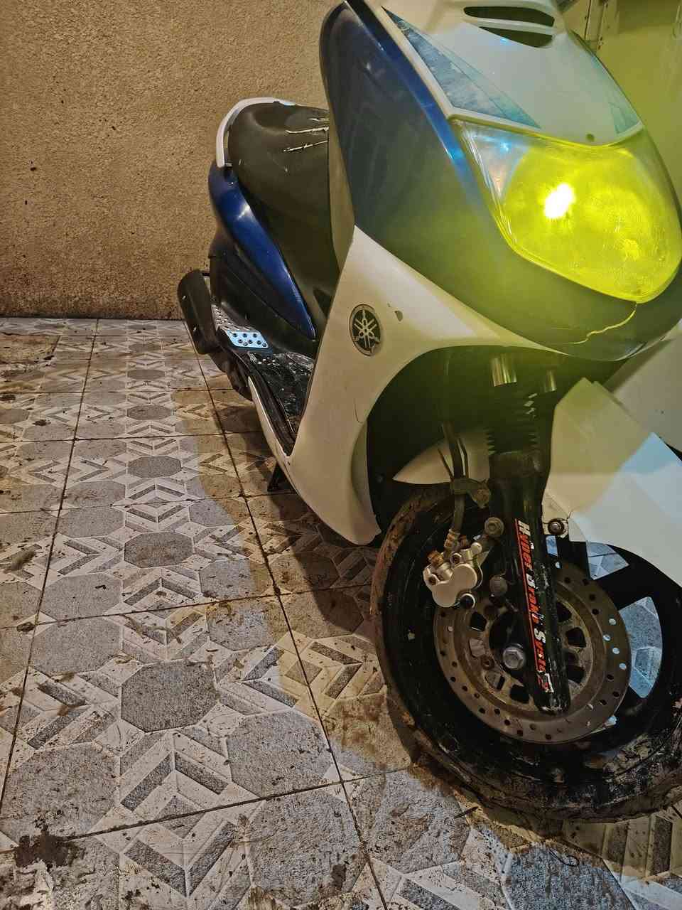 السلام عليكم الجميع دراجه سكنس نثيه كابريته مو نوزل الدراجه كله رقم واحد مكينه خرسه سلف هندر  كهربائي كله شغاله كيج سرعه بنزين اشاير البركات خلفي امامي دبلات كله ابشرط ابلاد الدراجه احله من الصوره والك حق الفحص مكانه قرب جسر الثوره السعر 550 الاتصال ***********
