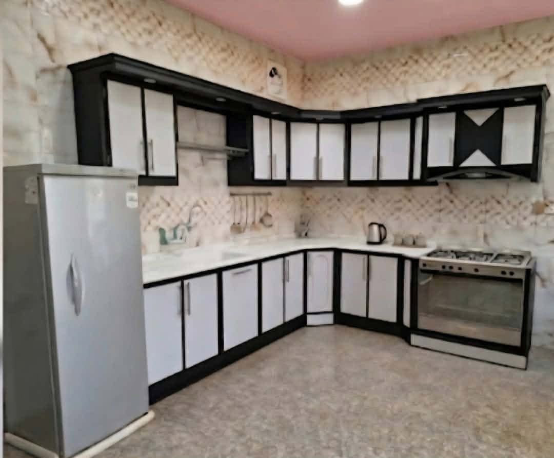 السلام عليكم دار للبيع المساحه 200متر في منطقة 95 حي الامير باب تربيه
يحتوي البيت على غرفتين وحده ٤في ٤ وغرفه ثانيه ٥ في ٤ بناء جمهوري سكف  الشراي يتصل ‭***********‬
