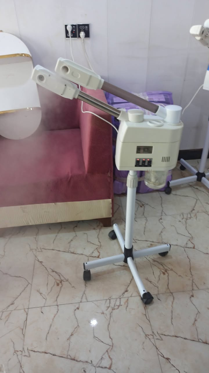 مرايات ثنين هنه وجراراتهن او كراسي ثنين ما مستخدمات او بخار ما مستخدم او ميز جرارات هم كلش نضيف المكان بابل ***********
