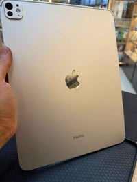 ايباد برو M4 13انج • نضيف • مقفل ايكلود