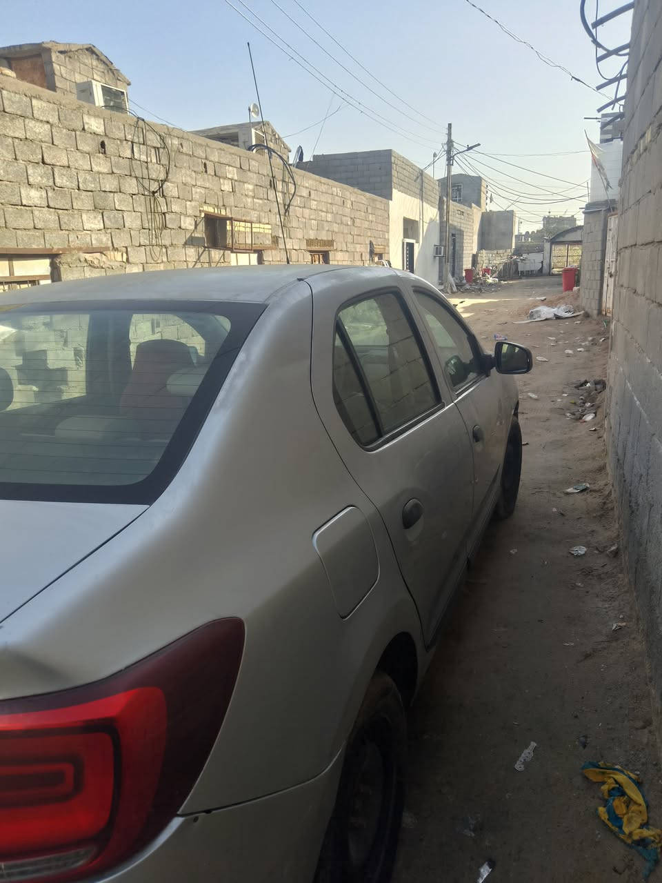 رينو سمبل موديل 20 اقصاد بسم بنيه وباقي قليل ويكمل تسديدها  محرك ١٦٠٠ كير أوتوماتيك مكفولات  سياره بيهه بارد بل باب أو طخه رقمهه بصره السعر ٦٠ وبيهه مجال قليل شراي يتصل ***********
