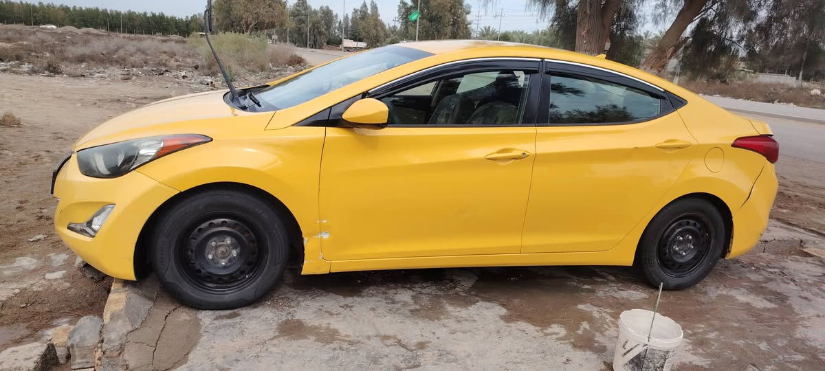 النترا  13 للبيع مكينه 1800 قطعتين بيها جاملغ وباب السعر92/
***********
