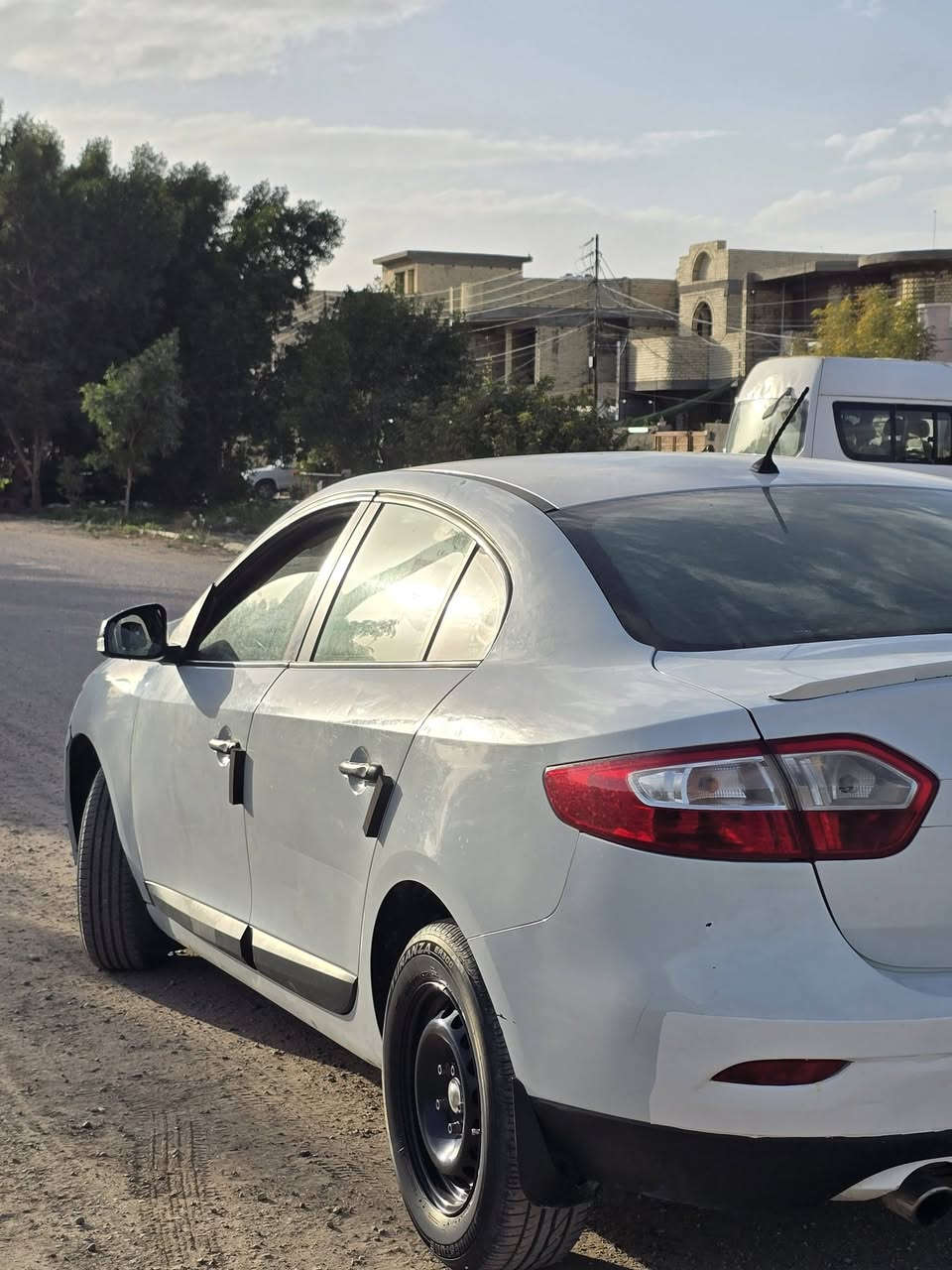 رينو فلاونس 2013
مكينة 1600 
4 سلندر 
مكفولة كير وميكنة وحدادية جاهزة
 تخم تاير جدد
تخم ويل جديد

خير من الله السياره وفول نظافه .. السيارة ماشيه ١٤٩
السياره بيها جاملغين وبنيد والدوسه مال الباب الخلفي

بسمي رقم بغداد دولي
مكاني بغداد 

#السعر 70 وبيها مجال لشراي

للاستفسار الاتصال ***********
او مراسلة الصفحة
