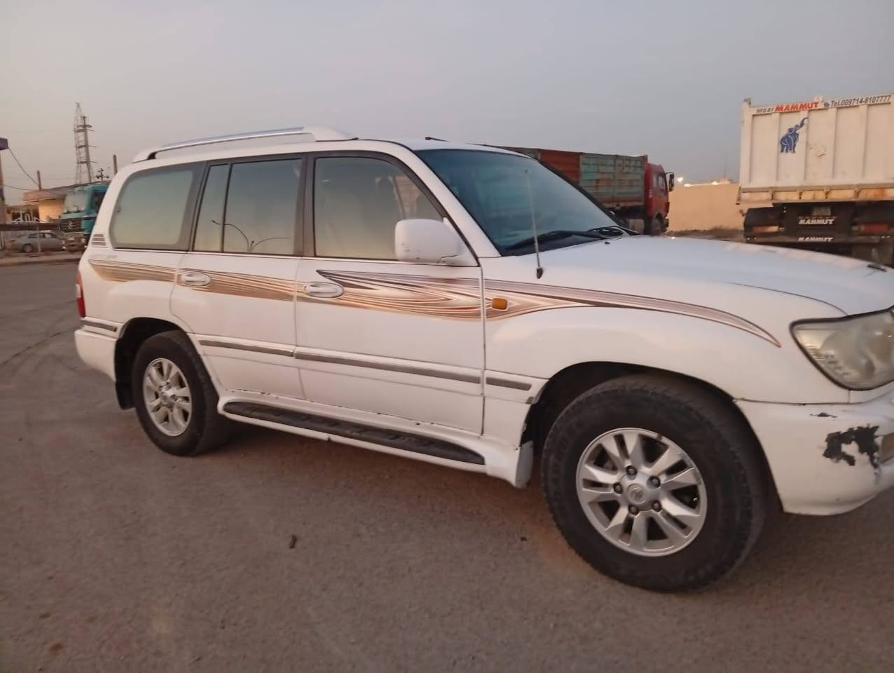 السلام عليكم 
لاندكروز 2001 محدثه 7 ابيع صبغ عام مكفوله من الضربه مكينه سته سلندر السياره ب اسمي تحويل مباشر ***********
