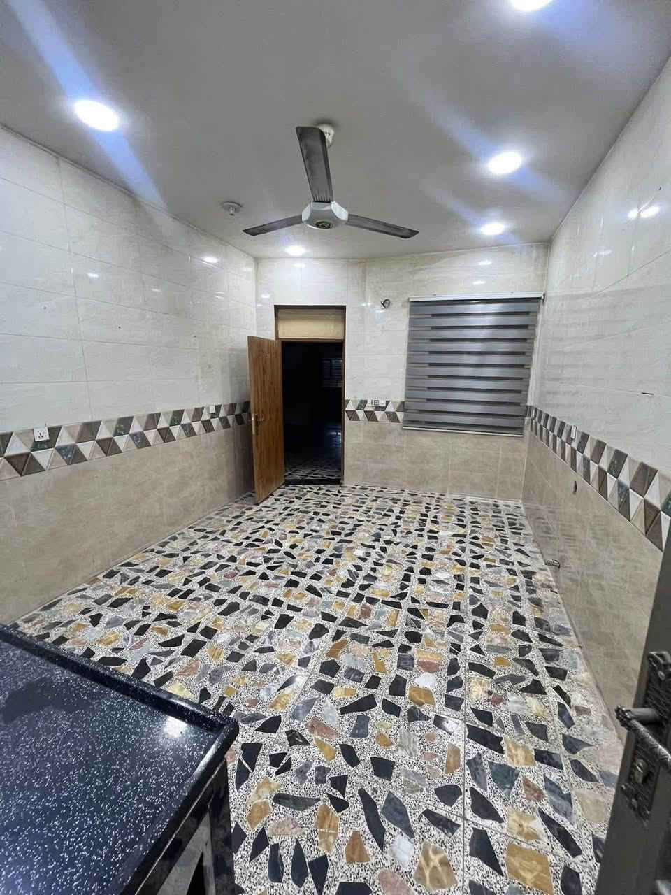 🏡 للإيجار في السيدية
🔹 بيت طابق أول بمساحة 180 م²، بناء جديد ومعزول عزلاً تاماً، جاهز للسكن.

✨ مواصفات العقار:

✅ مدخلان
✅ 3 غرف نوم واسعة
✅ صالة مريحة
✅ مطبخ
✅ خدمات صحية (2)
✅ بيتونة
✅ سطح

📍 الموقع: السيدية – قرب الشارع التجاري.

💰 بدل الإيجار: 850 ألف دينار
🔒 القفل: 800 ألف دينار

📞 للاستفسار والاتصال:
***********

📍 مكتب حلم عقاري
السيدية – الضباط – شارع الكويتي
