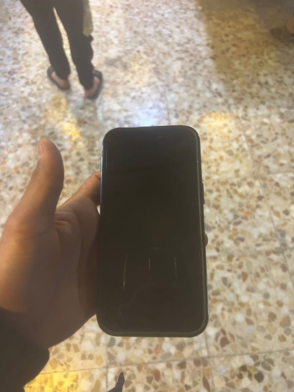 السلام عليك أيفون 15برو ماكس 
ذاكره 84 
لون تتانيوم لون مميز 
مبدل شاشه نوعيه ممتازه 
للبيع السعر 625 الف مكاني بغداد حي لعلام 
جهاز نضيف 
***********
