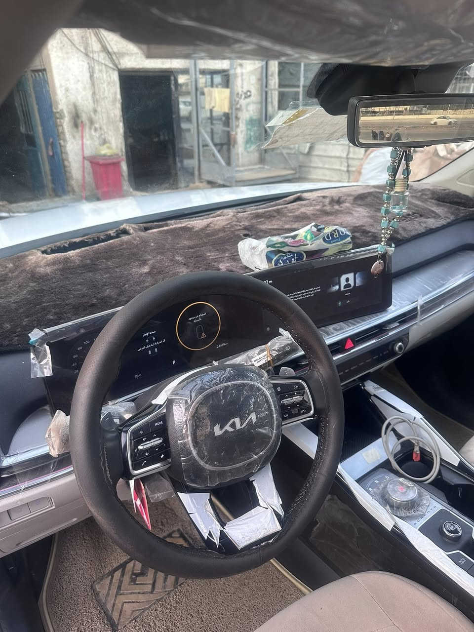 السلام عليكم 
سورنتو 2025 خليجية 
فول مواصفات1/1 
داتاشو 
بنوراما 
كراسي كهرباء 
شاشة متصلة 
كير ماوس 
بصمة 
ويل 20
سايد بريك دكمة 
بردات
صندوك كهرباء 
دبل كامره خلفية
دوسات
السيارة مكفولة كفالة عامة  
ماشية 24 الف  
***********
