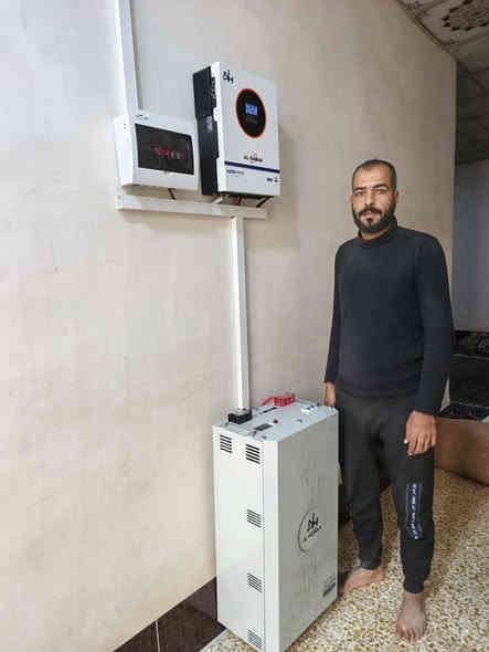 تم بحمد الله اتمام مشروع الطاقه الشمسيه في قضاء الحويجه قريه المفطاس    ... 

للأخ محمد الطلب  .... 

قدرة المنظومة:
🔹 15 أمبير نهاري في الظروف القياسية.
🔹15امبير ليلي.

مكونات المنظومة:
1. البطاريات:ليثيوم..14.5kw
🔹 ضمان استبدال 5سنوات 
2. الألواح الشمسية:
🔹 ألواح فلاديفيا 600 واط.
🔹 عدد الألواح:7 ألواح.ذات وجهين وذات كفاءة عاليه 
🔹 ضمان 15 سنة، وعمر افتراضي يصل إلى 40 سنة.

3. الإنفرتر:
🔹 إنفرتر بحجم6.25kw
🔹 ضمان لمدة سنتين.

4. هيكل الألواح:

🔹 مصنوع من الحديد المغلون المقاوم للصدأ لضمان المتانة.

التشغيل والصيانة 🛠️

🔹 المنظومة تعمل 24 ساعة يوميًا مدى الحياة دون مصاريف إضافية.
🔹 الصيانة الوحيدة المطلوبة هي غسل الألواح الشمسية بالماء كل بضعة أسابيع.

الضمان شامل لجميع مكونات المنظومة

🔹 من شركة النبع الهادر فرع الرياض 

📞 للاستفسار أو الاتصال: مهند 
📲***********_ ***********
ابو حسين 
📲 ***********

ملاحظه /توجد صيانه مجانيه لمده سنه كامله لجميع المواد

سعر المنظومه /٣ملايين و150الف 

سارع بالحجز قبل انتهاء العرض 🙅‍♂️
