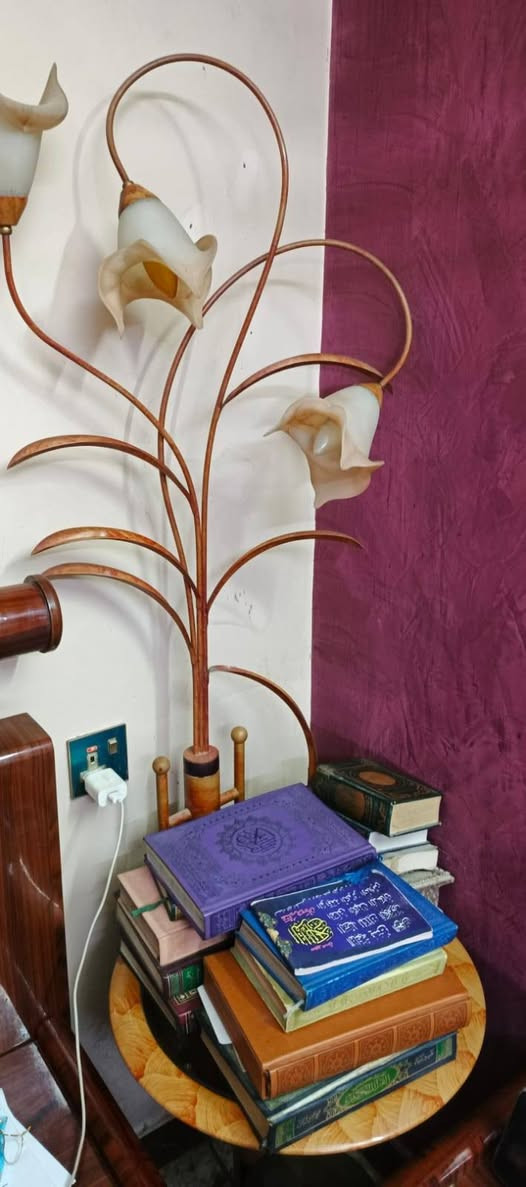 (غراض بيت للبيع) غرفه نوم نضيفه كلش كامله سعرها ٥٠٠الف ميز طعام سعره ١٥٠الف كراسي هزاز سعره ٥٠الف برد ٥٠الف رقم صاحبت الغراض كولها من طرف مندوبه ساره ***********
