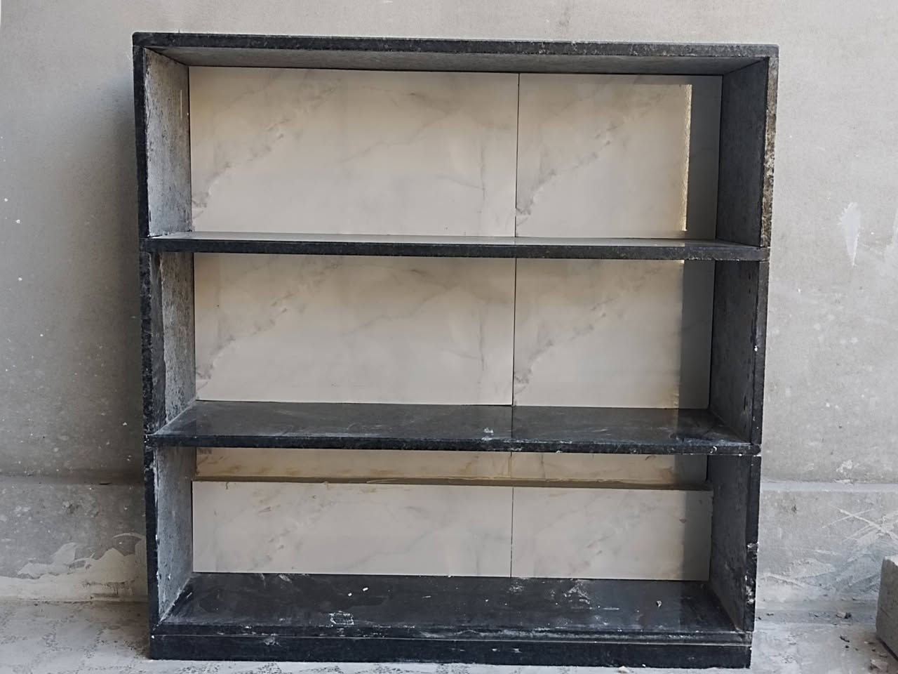 السلام عليكم متوفر كادر سيراميك ارضي وجدار وعمل وكوبنات مرمر وحلان وهاذا رقمي ***********
