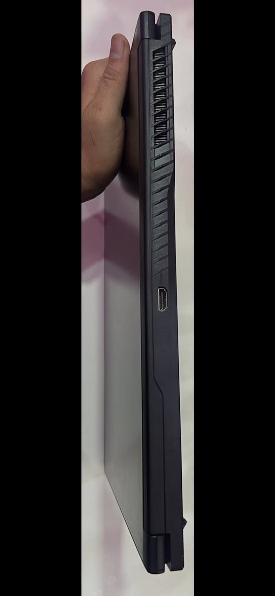 لابتوب MSI للبيع – قوي ومناسب للكيمنك
🔹 الموديل: MSI GF63 Thin 11SC

🔹 المعالج: Intel Core i5-11400H (الجيل 11)

🔹 كرت الشاشة: NVIDIA GTX 1650 سعة 4GB + Intel Graphics

🔹 الذاكرة (RAM): 8GB DDR4 بسرعة 3200MHz

🔹 الخزن: SSD سعة 477GB

🔹 النظام: Windows 11 Pro أصلي

🔹 الشاشة: 15.6 إنج

🎮 قوي في الكيمنك ومواصفاته معروفة وأداؤه ممتاز

📦 اللابتوب مع ملحقاته كاملة

📦 الكارتونة موجودة

🔋 عدد مرات الشحن فقط 9 مرات (استخدام خفيف جدًا)

✨ الحالة: نظيف جدًا جديد، بدون مشاكل، استخدام شخصي

اللابتوب اشتريته وما استخدمته استخدام قليل جداً جداً 

🔁 سبب البيع: الرغبة بشراء PC

💰 السعر: 900,000 دينار عراقي

📍 السعر بي مجال بسيط جداً 

مكاني البصرة

***********
