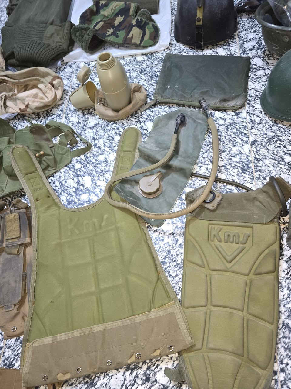 غراض للبيع عنوان حلة مركز يتوفر قمصلة وجيرسي ولثمة روماني قياس سمول خوذ الياف امريكي وحدة باغة خفيف


**إذا كنت صاحب هذا الإعلان وتريد حذفه لأي سبب، رجاءا أرسل رسالة إلى الدعم الفني**