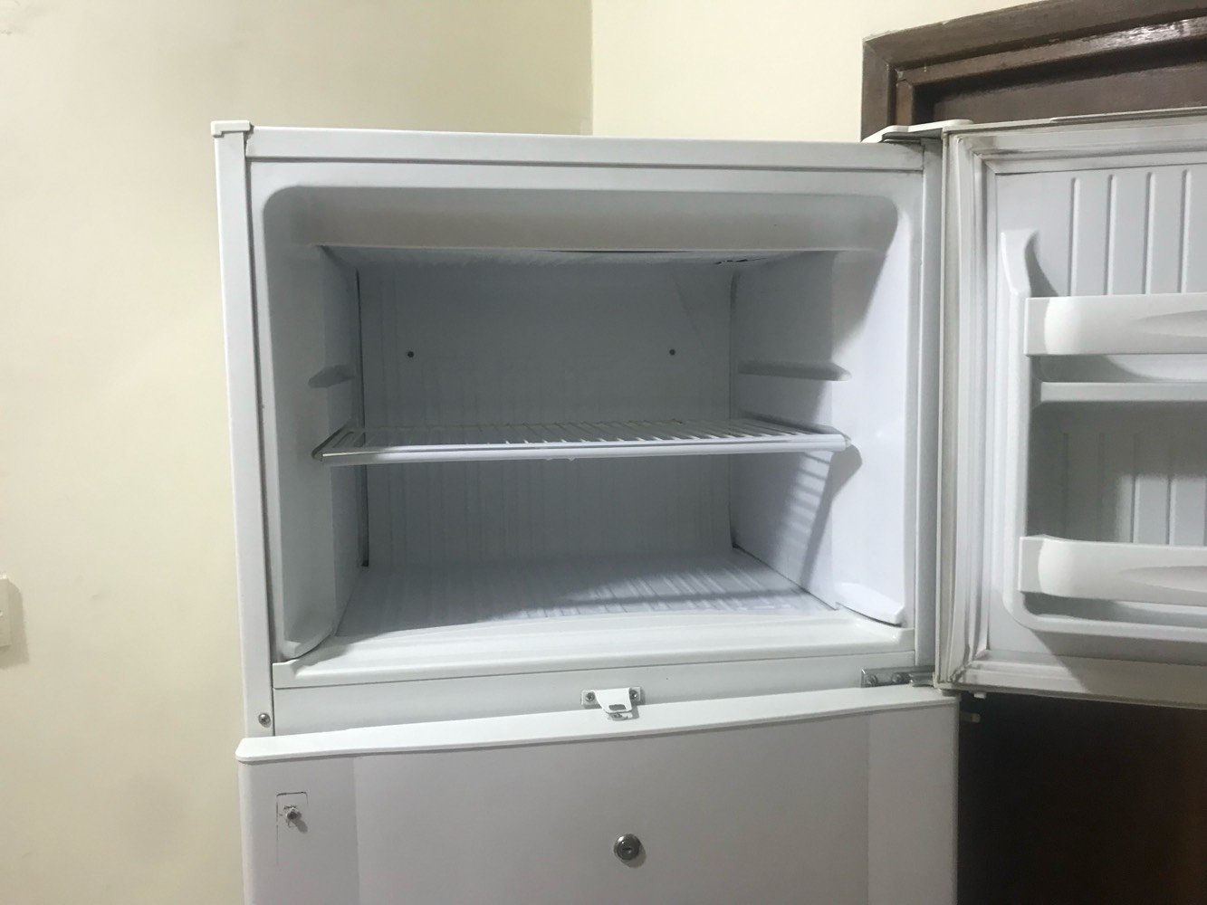 ثلاجة للبيع نظيفة شغالة