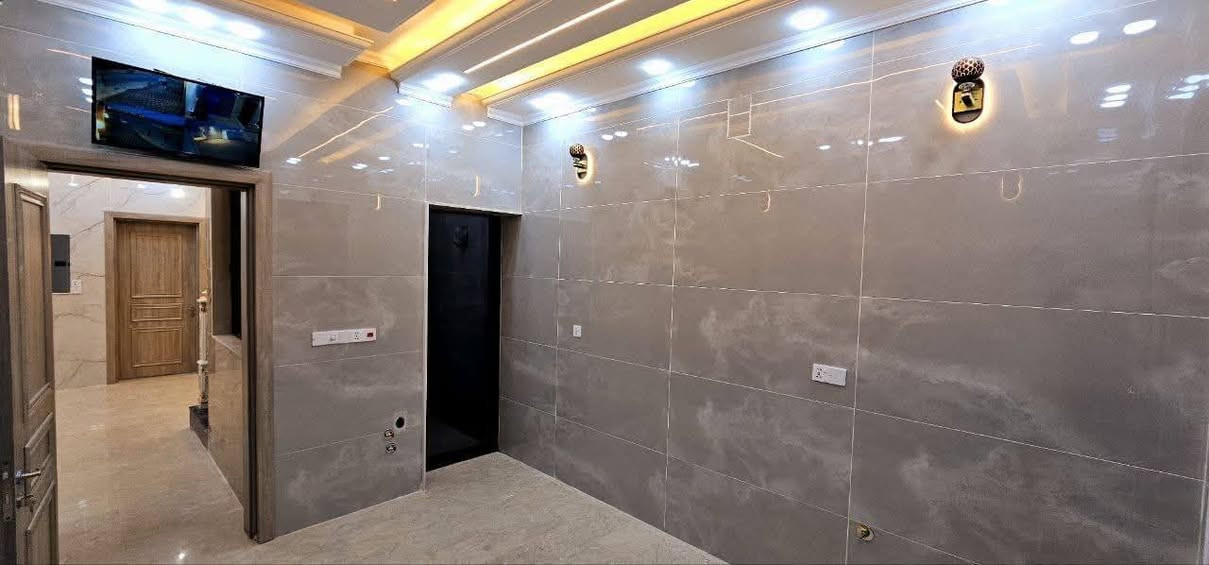 دار للبيع 150 متر حي الجامعة شارع 20 قطاع 26 بناء زيرو طابقين 
يحتوي على 4 غرف نوم وصالتين ومطبخ حار وبارد واستقبال ومنور عدد 2 مع شلالات وحدائق داخليه الغرف نظام سويتات واجهة بورسلين ارضيه مرمر السقوف جمس بورد كهرباء بوري ارضيه رفت 

__العنوان المكتب /النجف الاشرف _حي العدالة _شارع المستوصف 
 
نستقبل جميع العروض التجارية في كافه احياء النجف اداره مكتب الميار للعقار 

🟨للاستفسار الاتصال على الرقم التالي او مراسلة الصفحة 
 
📞 عباس الجنابي ***********
📞عباس هاتف الشايب ***********
