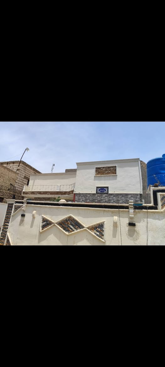 دار للبيع مساحته 150متر ع طريق المعاره خلف حسنيه مال العويسات يبعد عن شارع العام 50متر بناء بلوك وعكاده متكون من غرفة نوم عدد2 وصاله ومطبخ استقبال مجمع صحيات داخليه وخارجيه
سعرها 60وبيها مجال شي بسيط 
أي استفسار الاتصال على الرقم التالي 
***********
