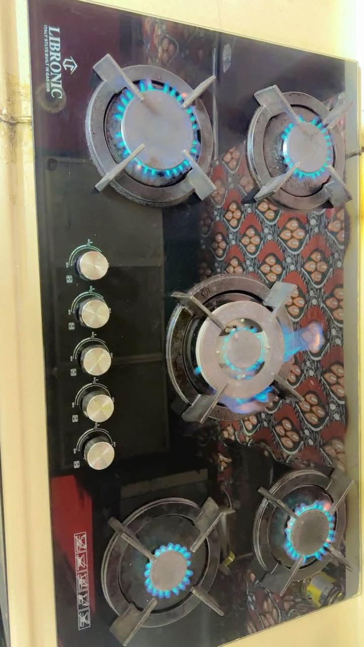 كاونتر نظافه 80‎%‎ يحتاجله نرمايد مال بيبان مخلوعه طوله 4 متر ونص ويه طباخ منضدي وفرن سعره 650 الف بي مجال مكاني بغداد شهداء البياع ***********

