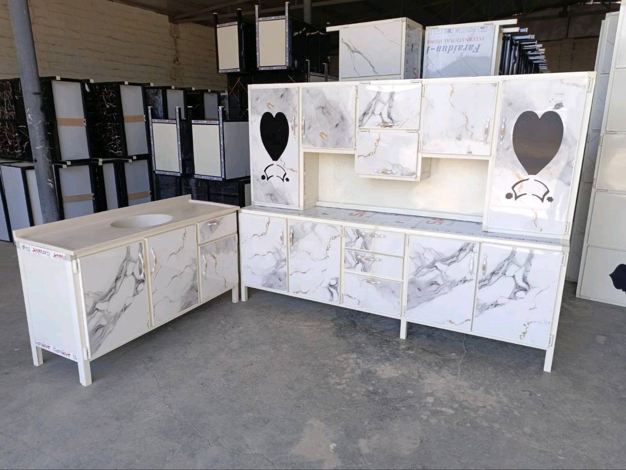 كاونتر مترين ونص مع ملحق مترين ونص.  مع سنك مرمر متر ونص السعر 350

توصيل الجميع محافظات العراق 
الاحجز والاستفسار راسلو الصفحه