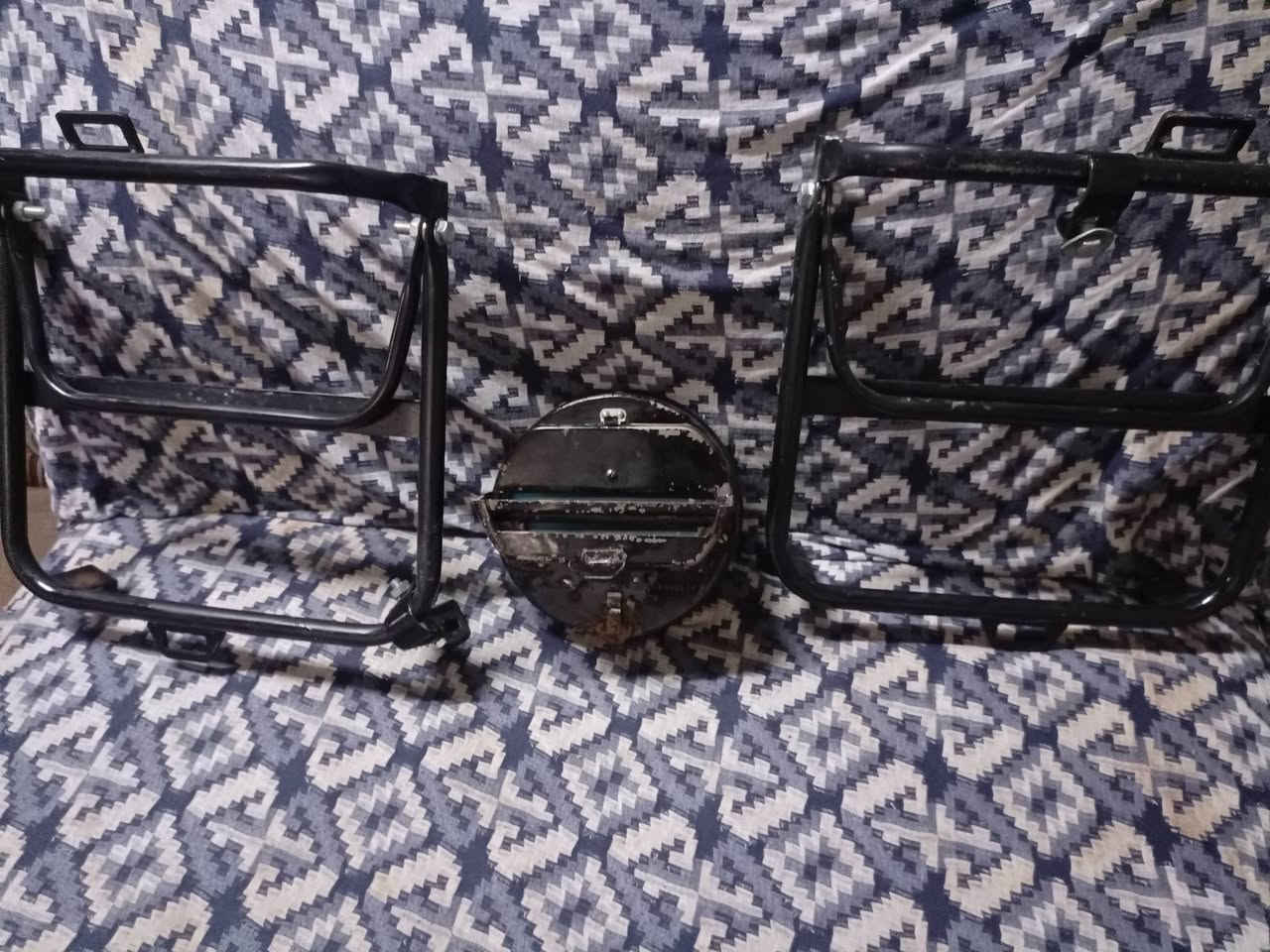 سلام عليكم من رخصة مدير الكروب 
شفقه لايت حديد للبيع معه صفاحيات للبيع 
الي يريدهن بخدمته 
***********
