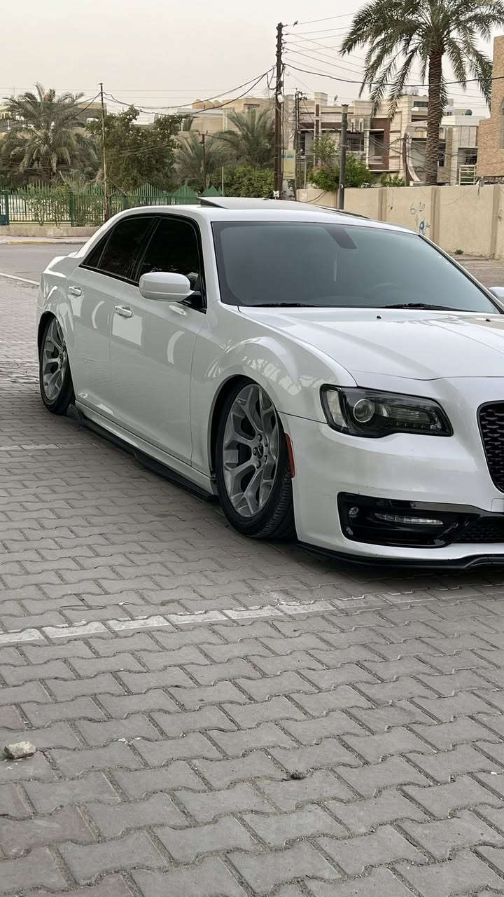 السلام عليكم
اوباما : 2018 S .اصل تو ويل  (كندي) بجم عريض
العداد   :  ( 76m ) 
المحرك : V6 . 3.6L . كير ومكينه كفاله 
 
المواصفات 
*  پانوراما . 
*  مصابيح امامية زنون مع LED .
*  ويل قياس 20 أنج . بلادي
*  شاشه كبيرة مع نظام ملاحة نفكيشن GPS 
*  سستم صوت الپاين مع دمام بلجنطه   
*  مقاعد أمامية كهربائية عدد 2 . 
*  مقاعد أمامية تبريد وتدفئة .  
* كير ماوس 
* تشغيل عن بعد 
* شفتات ستيرن  
* كاميرا خلفيه دوارة 360
* دخول ذكي (بصمه)  
* شادلها جكات S2
  

* ( ملاحضه ).... 
* حادث كلش خفيف بدون ايرباك بدون دواخل بدون تبديل 
  شبر بلجاملغ بارد ومصبوغ نفسه  
وربع بنيد كلير فقط كلير بدون حادث مكفول حتى من بارد. 
* 
*  
* 
*    ___________________________  
السياره مال جناي لا مشتغله خط ولا طالع محافضات ابد . خاليه من كل نواقص .. ((باسمي شرط تحويل او وكاله 
مكان السياره بغداد ))
تفاصيل اكثر ع خاص او اتصال واتساب  📲📞***********
السعر 283 ومجال
