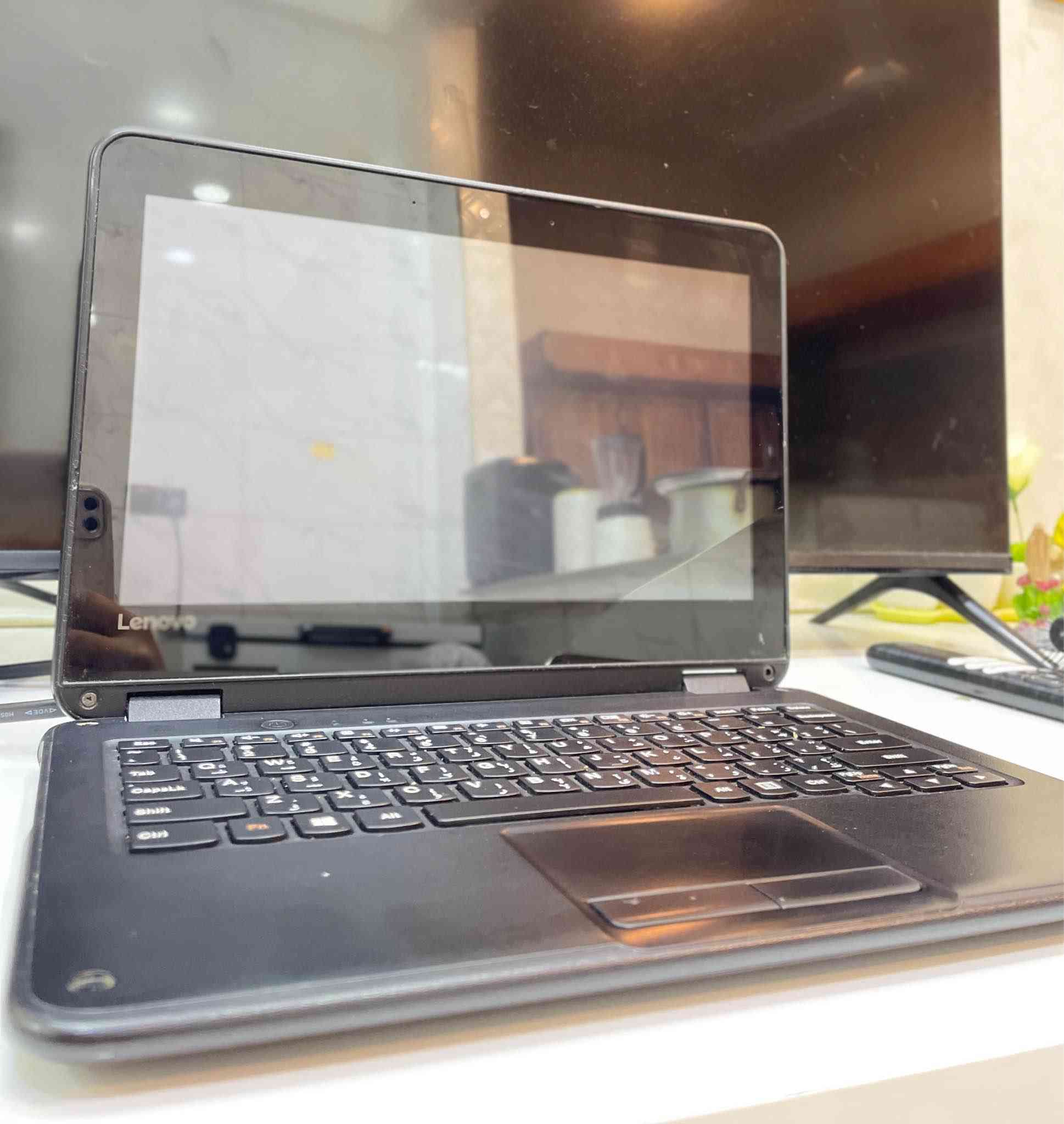 الجهاز شغال 100% وبحالة جيدة ومناسب للدراسة والاستخدام اليومي

🔹 المواصفات:
- المعالج: Intel Celeron N3060  
- الرام: 4GB  
- التخزين: SSD 128GB + SSD إضافي  
- كارت الشاشة: Intel HD Graphics  
- النظام: Windows 64-bit  
- شاشة لمس (Touch)  
تتحمل تنصيب برامج البرمجة والتصميم
  خفيف وسهل الحمل  
ملاحظات:
- بيه آثار استخدام خارجية (كسر خفيف جانب الشاشة)
مع وجود شاحنة وبطارية ممتازة
قفل ٨٠ الف بغداد, العراق


**إذا كنت صاحب هذا الإعلان وتريد حذفه لأي سبب، رجاءا أرسل رسالة إلى الدعم الفني**