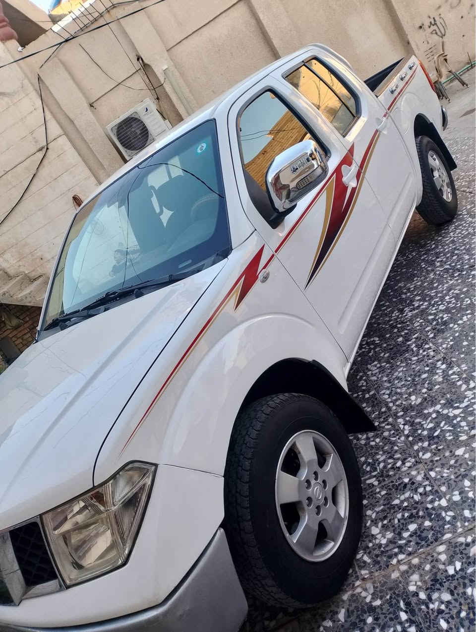 للبيع ‭0775 425 4590‬ نيسان نيفارا 2009 رقم بغداد انكليزي هزه وسنوية جديده سعره 93 فول اوتوماتيك محرك وكير جيد جداً سياره جاهزة من كلشي سياره احلى من الصور بيه رشات صبغ أثر شخوط بدون داخل مكفولة من الضربة والحادث  مكانه كربلاء المقدسة كربلاء, العراق
