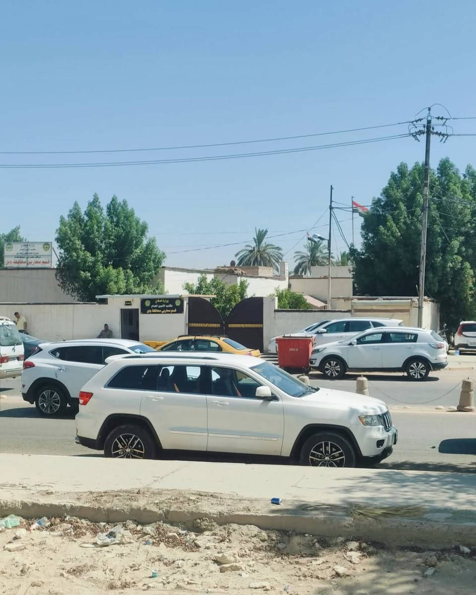 السلام عليكم
جيب كراند شيروكي 2012 ابيض 
السيارة وارد امريكي كلين
 تحكم ستيرن اربع جهات 
كرسي السايق كهرباء 
حساسات خلفية 
بصمة تشغيل+ بصمة ابواب + بصمة جنطة
مري كهرباء 
دفع رباعي 4×4 
كير اوتو + عادي  
السيارة مسويلها سيرفس كامل حداديه جديدة صدر امامي جديد خلفي جديد
دجات مكينه جدد دجت كير جديدة 
تدفئة شغاله + تبريد ثلج 
منظف غرفة احتراق كامله
شادلها ويل حجمه 18 فتحته من جيب موديل 2018 امريكي 
اخواني السيارة مال جناي مو بياع شراي 
السيارة ماشية 190 الف 
 سنوية جديدة للـ 2030
رقمها بابل انكليزي بأسمي تحويل ثاني يوم 
السعر 179 ورقة بيها مجال للشراي
رقمي :
***********  بي واتساب
