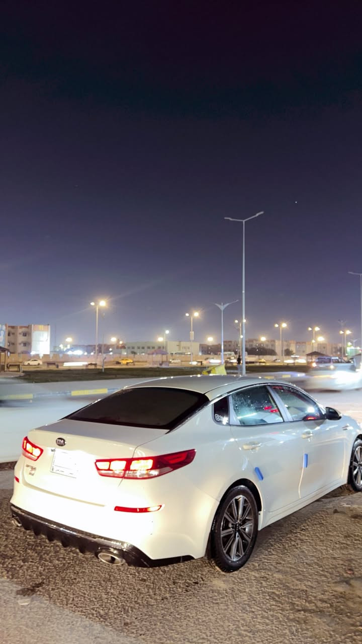 سلام عليكم
كيا اوبتما خليجي 
موديل 2020 
لون ابيض 
محرك ٢٤٠٠ دوش المرغوب 
مواصفات :
حساسات امامي خلفي 
AUX :USB 
تبريد خلفي 
مريات تطبك 
وضعيات قياده 
Eco _Sport_Comfort
ويل 17
عليها ادامه محرك كامله 
و طخم تايرات و حدايه كامله من بدايه لحد النهايه 
سياره بيها خاملغ خلفي صبغ على كد ٤اصابع بيها بارد جاملع امامي 
واذا تريد سونار موجود عندي راسلني و تدلل 
مكان سياره بصره 
السعر ١٨٠ بيها مجال 
الاتصال ***********
