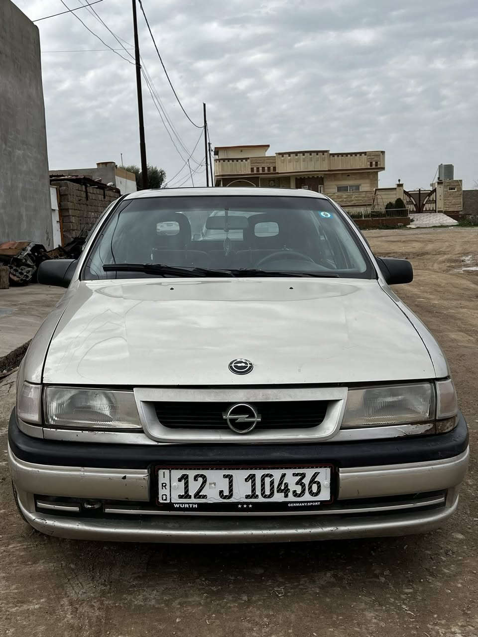 سلام عليكم أوبل فكتره موديل 1993حجم 20 كير ومحرك شرط تخم تاير جديد بدون ضرر وبدون حادث هزه وسنويه جديده السعر 40ورقه 
مكان موصل ***********
