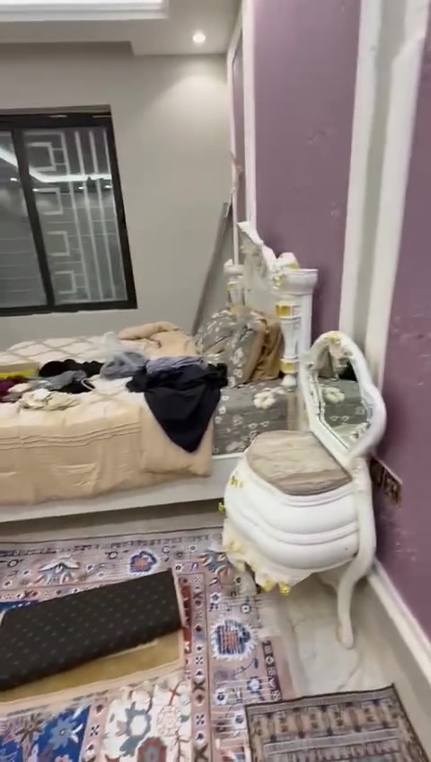 600 متر في كوفه منطقه الجماعي قرب اقسام الداخليه بناء البيت 250 متر طابقين بناء درجه اوله ***********
