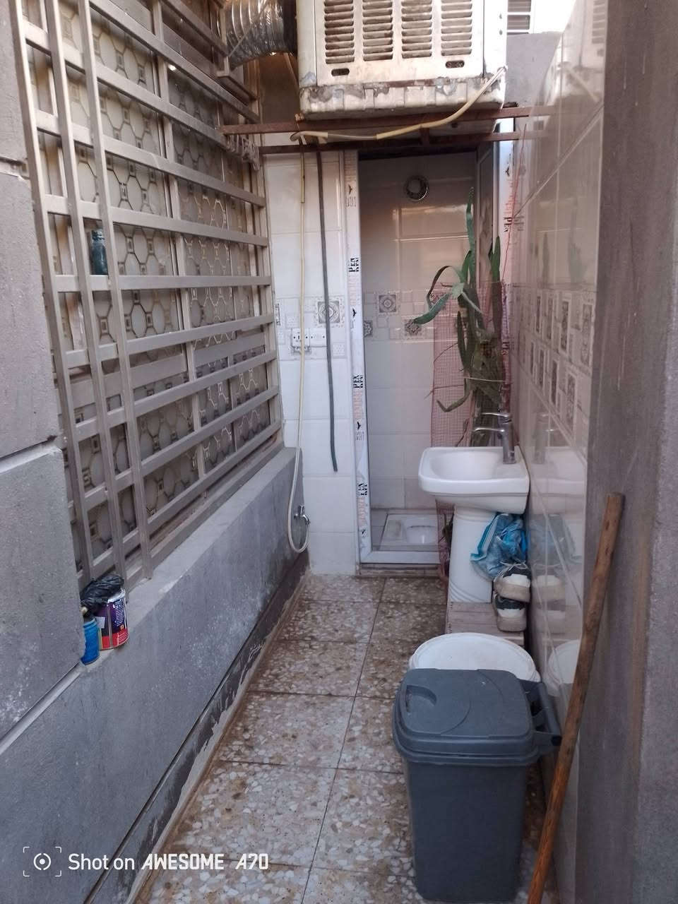 دار ميت متر مربع جبهه 6/وربع نزال 16طابقين مسلح درجة أوله كراج خدمات خارجية مطبخ صاله حولي غرفة نوم وخدمات و منور جانبي 
الطابق الثاني غرفتين نوم وحولي وخدمات وبيتونه وسطحين شتايكر للاستفسار الاتصال على الرقم/***********
ه/***********
