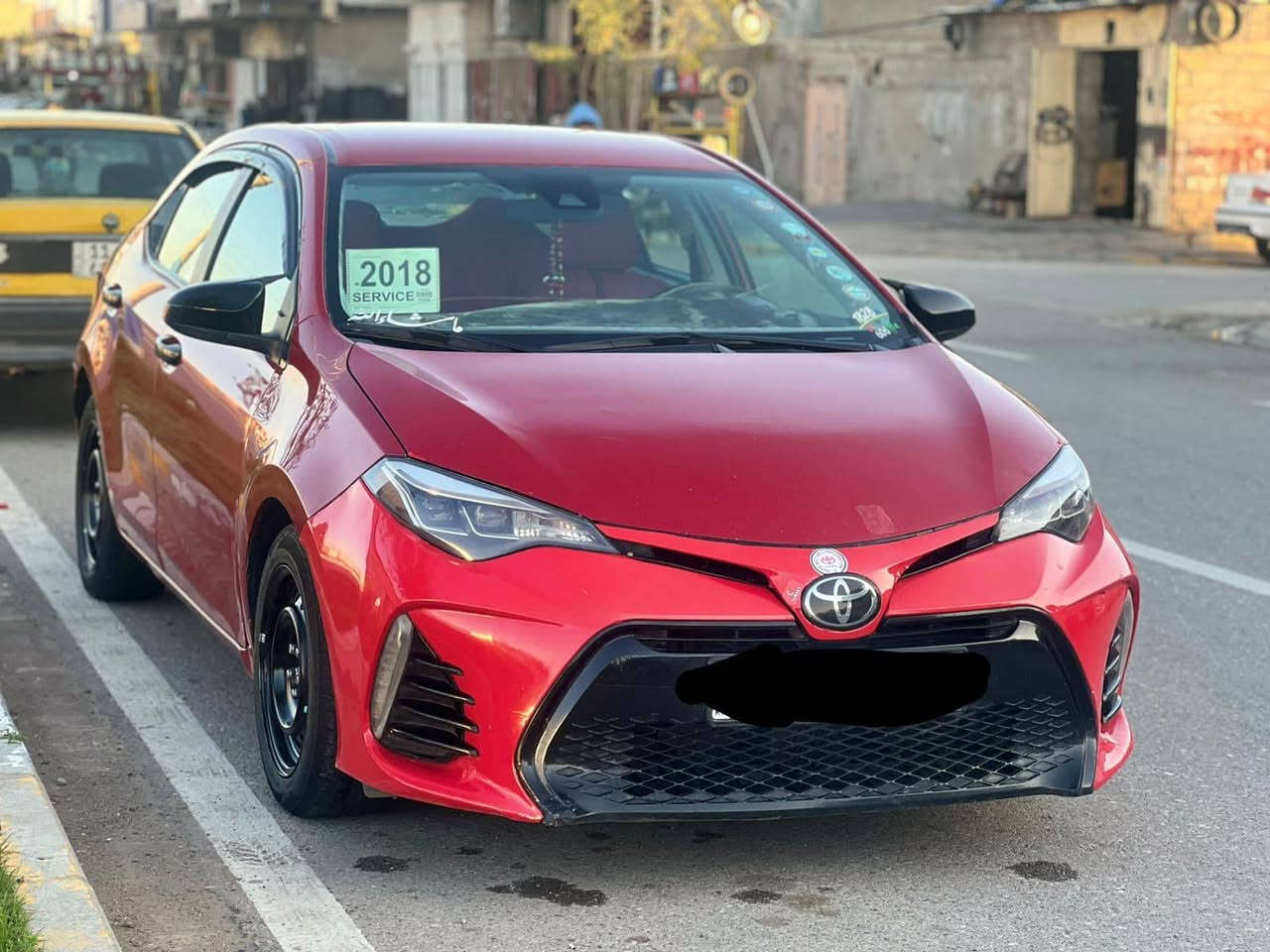 السلام عليكم كورولا موديل 2018 للبيع بها قطعتين جامرلغ امامي صبوغ  وبونيت تعديل بارد بلادي رقم سليماني رقم سنويه هزه جديد ماشي 85 بدون شاصي شرط الفحص ***********
