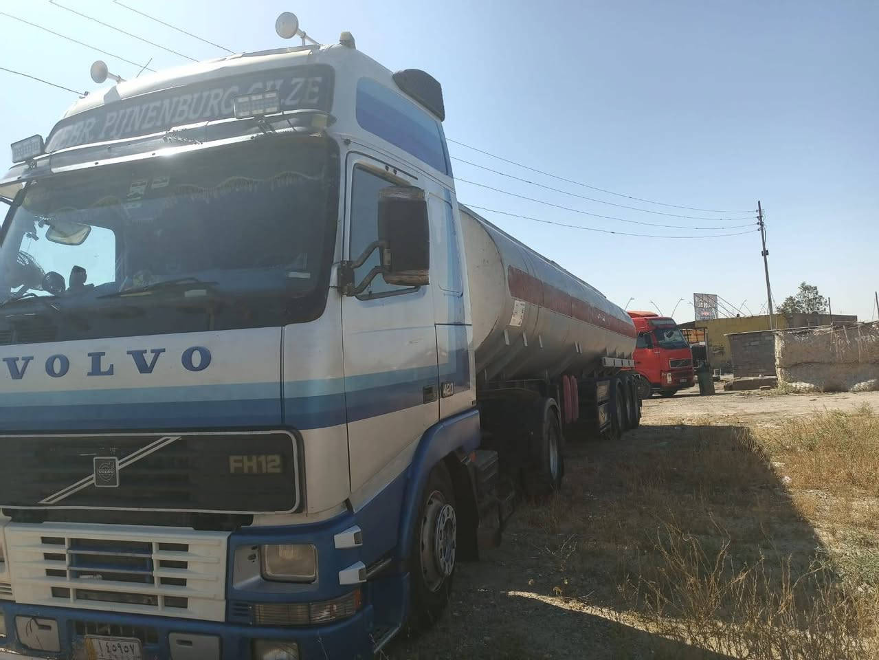 سلام عليكم ورحمة الله
فلولفو للبيع 
موديل 2000
سنويه جديده 
رقم انكليزي 
طوناج جديد حموله 33 اسود 
36 بيضات 
طخم تاير تانكي الكله 
شرط تحويل تريد وكاله  
***********
