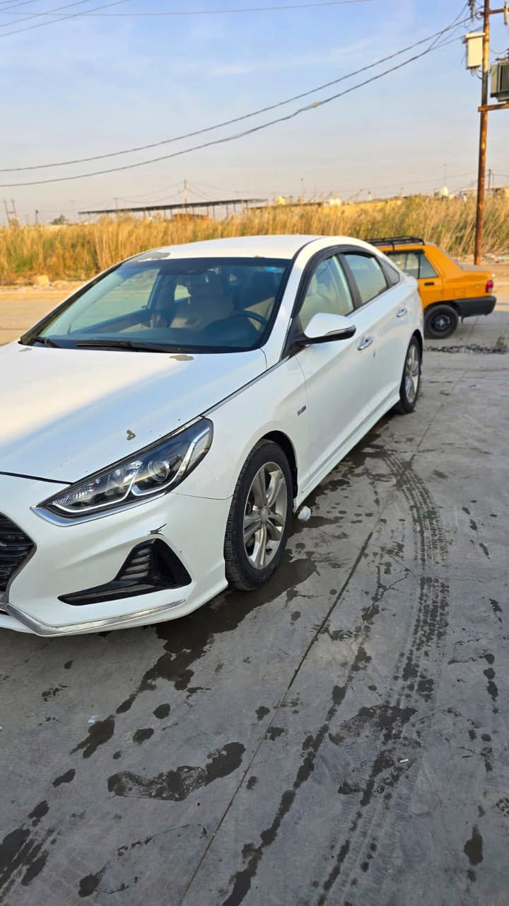 سلام عليكم سوناتا موديل 2018 وارد امريكي بيها تكشير بل كشر وبيها صبغ فقط بيها منظومة غاز سيارة جاهزه مناقصها شي صور سورنار مرفقة معه صور رقم بغداد انكليزي جديد مكانها بغداد سعر 120 بيها مجال للشراي ***********
