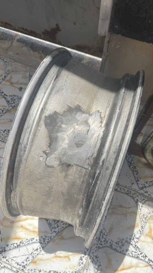 -ويل اس اكس تي 18 
مصبوغ صبغ عادي
وواحد منهن مزروف وملحوم يعني مو كسر
-وويل بلاك توب 20 
مصبوغ صبغ عادي
بدون لحيم
مكاني بصره 
***********
