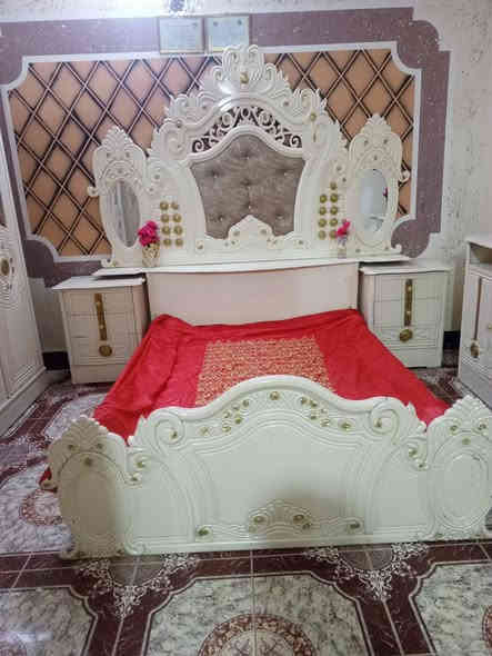 توجد غرفة نوم للبيع خشب عراقي فصال تركي نضافه فول اللاستفسار اتصال ***********
