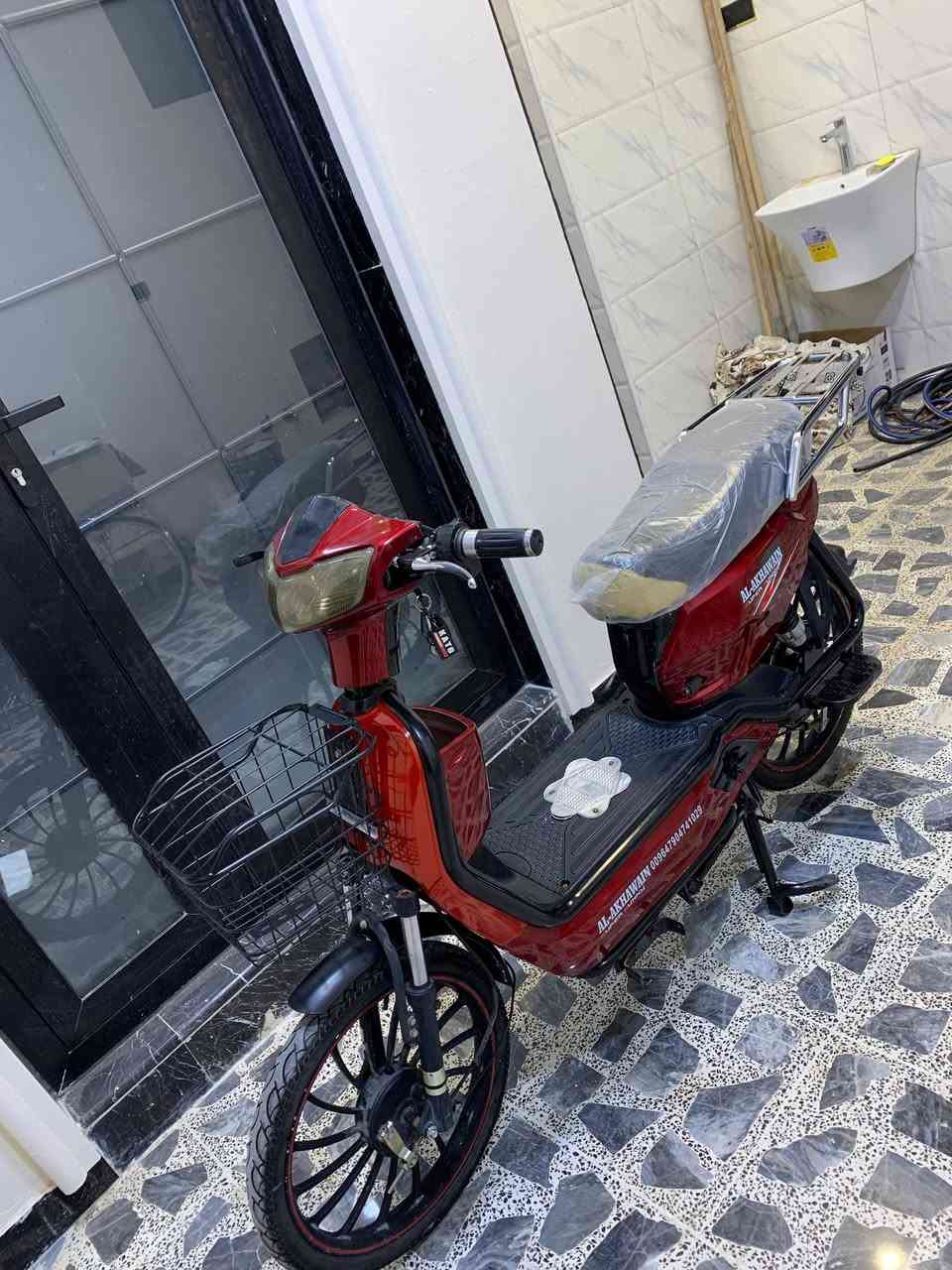 للبيع دراجه الاخوين
5 بطاريات 
بطاريات جدد نوع ونلي 
دراجه كامله من كل نواحي + المرايات موجوده 
 السعر : 350 وبيه مجال 
مكان : الفلوجه 
هـ ***********
