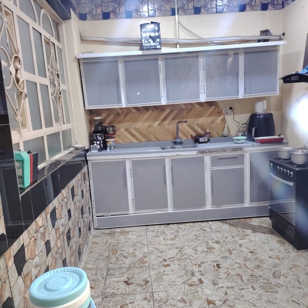 دار للبيع حي القدس الثاني خلف الكراج الجنوبي
مساحه ٥٦ متر مربع 
واجه ٧
نزال ٨ 
طابقين الاول يحتوي على استقبال صاله ومطبخ وتخاريج 
الطابق الثاني غرفه كبيره جدا 
للاستفسار اتصال على الرقم‭٠٧٨٠ ٥٢٩ ٨١٠٦