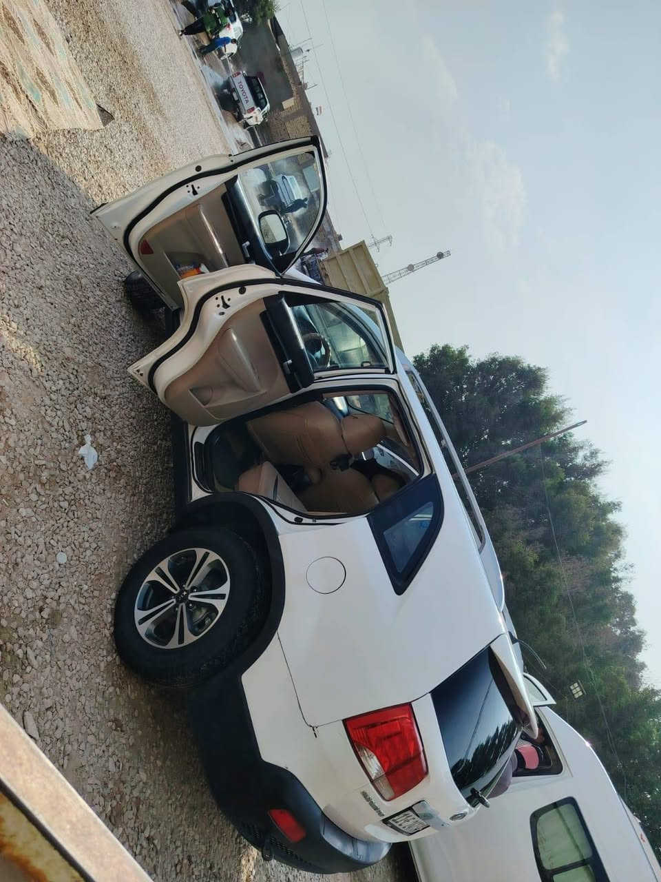 يالله للبيع سورنتو خليج /
موديل /2010
 محرك/6/السياره فول
 مواصفات واحد عله واحد /سقف بنو رامه 
 وجاهزه عله اخر حبه  كفاله عامه
 من ضربه وصبغ وتبديل عده(قبق الجنطه فقط تبديل) والباقي كفاله بشرط مكينه وكير بشرط حداديه 100/70 تخم تاير جديد تبريد 🥶🥶 رقم بغداد شرط التحويل السعر /140 / وبيه مجال مكان السياره الدوانيه قضاء الحمزه
اتصال ***********
