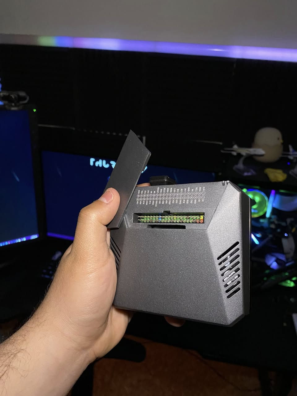 سلام عليكم
حبشكلات للبيع 🦦

1- وايرلس مايك synco  سعر 35 الف

2- راك argon مال برمجيات واردوينو سعر 15 الف

3- رايزر كيبل 10 الف

4-  سماعه JBL مستخدمه شي قليل 20 الف 

5- هارد ساتا تيرا  ssd sata 1tb بسعر ٧٥ الف 

6- مراوح سيكوتب جدد فول rgb سعرهن ١٨ الف

7- مراوح uphere قطعتين rgb ب 10 الف

8- ماوس لوجتك 502 هيرو ب 35 الف

9- راك مراوح بس طن مداخل ب 15 الف

10- كيبورد ليزري سعره 25 الف

11- راك تخلي بي m.2 يصير على شكل ساتا سعره 10 الف

12- كارت وايفاي 6e سعره 15 الف

مكاني بغداد ويتوفر توصيل


**إذا كنت صاحب هذا الإعلان وتريد حذفه لأي سبب، رجاءا أرسل رسالة إلى الدعم الفني**